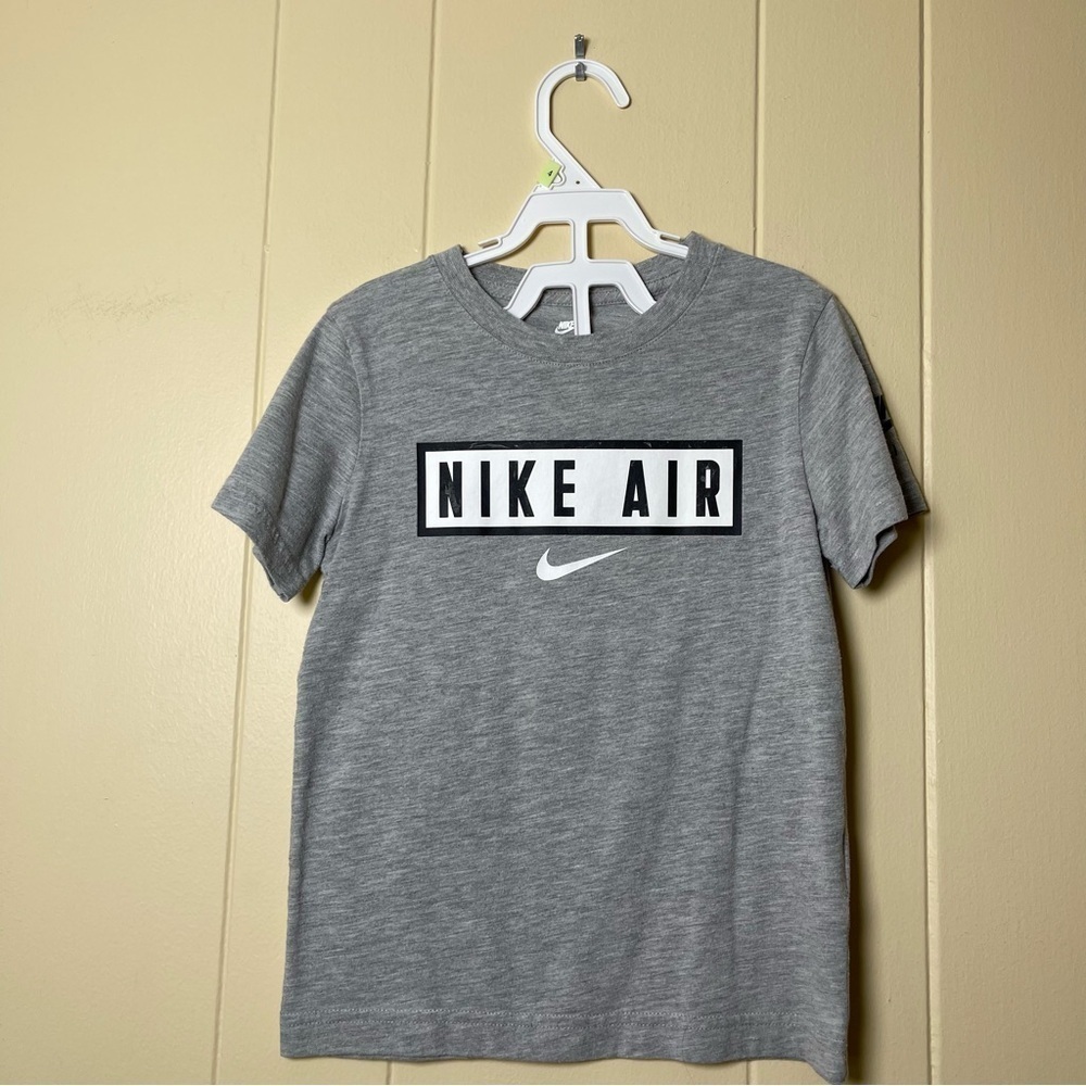 Nike Kids Gray Short Sleeve Tee size 5-6 Yrs - Picture 1 of 3